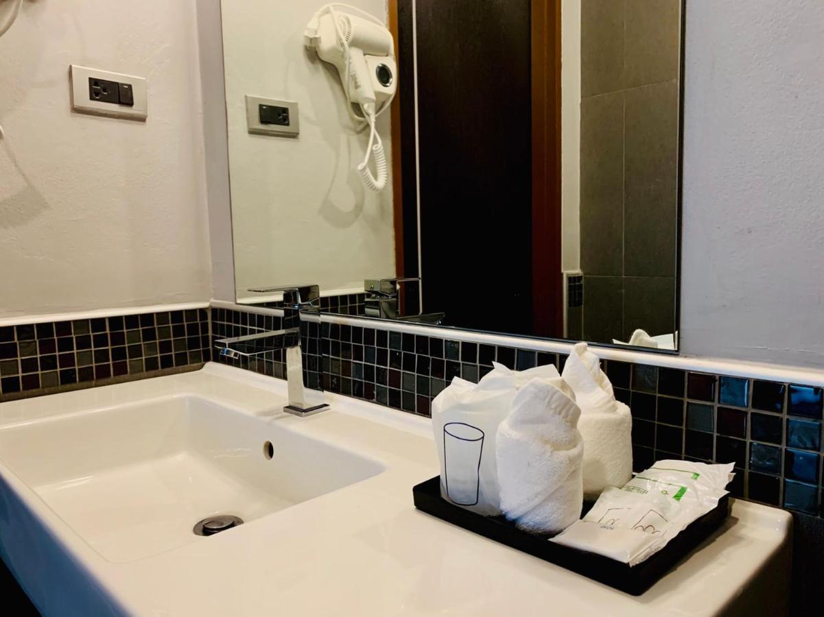 Comet Hotel Surat Thani Ngoại thất bức ảnh