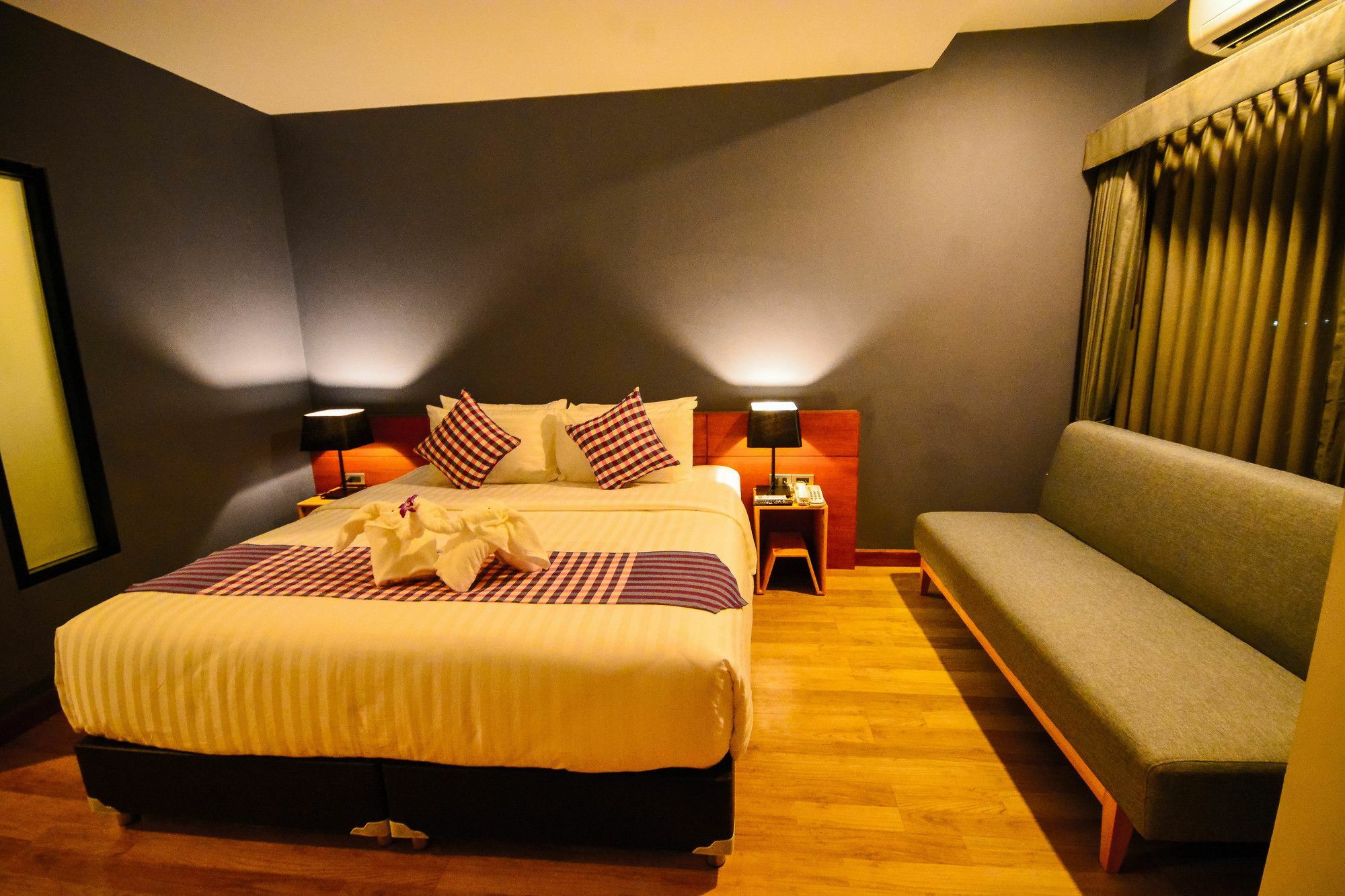 Comet Hotel Surat Thani Ngoại thất bức ảnh