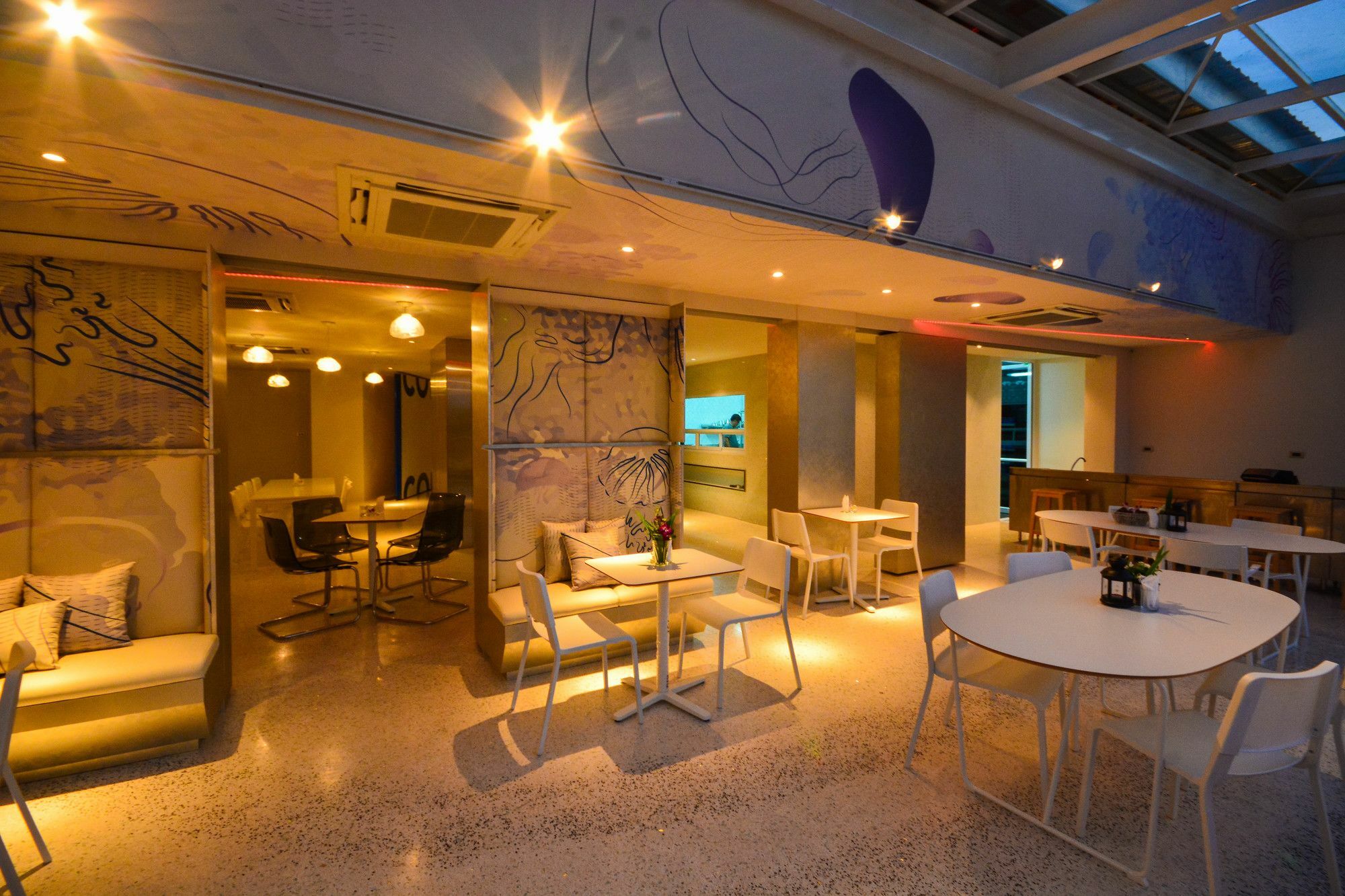 Comet Hotel Surat Thani Ngoại thất bức ảnh